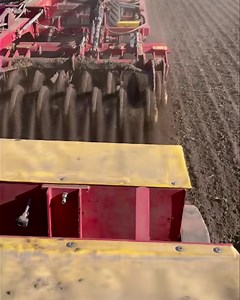 10K views · 64 reactions | Kolla in! Här Rapid-surfas det när havren sås. Fräckt ekipage med Steiger 370 som drar Väderstad Topdown och en Rapid kopplat i den. Tack Anders Berg för videon. | Traktor Power | Facebook