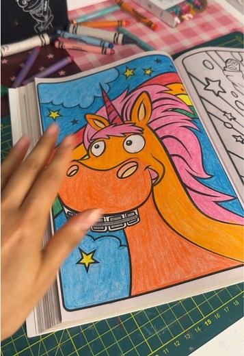 Coloreando con crayolas 🖍️ en esta ocasión algo naranja para @Alex SSJ 🧡 #coloring #coloringbook #coloringpages #coloringbookforadults #crayolasupertips
