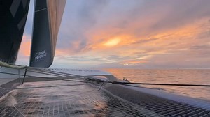 « 𝐶’𝑒́𝑡𝑎𝑖𝑡 𝑏𝑖𝑒𝑛 𝑖𝑛𝑡𝑒𝑛𝑠𝑒. 𝑁𝑜𝑢𝑠 𝑎𝑣𝑜𝑛𝑠 𝑝𝑎𝑠𝑠𝑒́ 𝑢𝑛𝑒 𝑛𝑢𝑖𝑡 𝑎𝑢 𝑐𝑜𝑛𝑡𝑎𝑐𝑡 ! » 💬 Pierre-Emmanuel Hérissé, coéquipier du Maxi Banque Populaire XI et directeur technique au sein du Team, fait le point sur la nuit passée et envisage déjà la ligne d’arrivée des 24h Ultim 👀 Pour ne rien manquer des dernières heures de compétition, rendez vous sur la cartographie : https://bit.ly/4dcX5Nf #PassionVoile Ultim Sailing Banque Populaire Grand Ouest | Voile Banque Popula