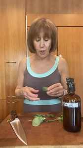3.8K views · 109 reactions | I love fresh basil! But not when it turns black after chopping. Here’s a great hack so you can chop your basil and eat it too! . . . #rosereisman #rosetip #cookbookauthor #chefathome #nutritionist #kitchenhack #cookingtip #basil #freshbasil #foodwaste | Rose Reisman | Facebook