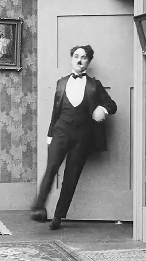 Nice bed 🛏️ & nice door 🚪 Charlie Chaplin funny shorts 🤣😂 #janaajanamajadervideo #charliechaplinofficial #charliechaplin #funnyshortsreels #viralshorts #funnyshorts #famous #viral #funny #followers . | Jana Ajana Majader Video