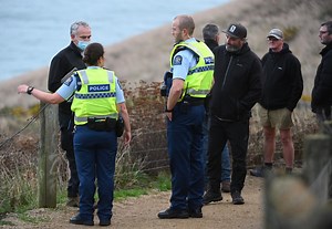Swimmer gets into trouble at Tunnel Beach