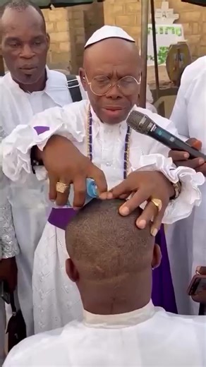 Au Nigeria l'initiation pour devenir pasteur ce passe ainsi, la fin de temps est proche 🙆🏾‍♂️ #photo #eglise #viralreelsシ #RDC #kinshasa | Da William