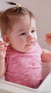 2.8K views · 40 reactions | Bílá mrkev je jemně nasládlá zelenina, ideální na první lžičku pro začátek přikrmování vašeho děťátka mezi ukončeným 4. a 6. měsícem věku.  籠 Tento příkrm v bio kvalitě stojí pouze 29,90 Kč a navíc nedělá oranžové fleky na oblečení. ✅ #dmcesko #HiPP | dm drogerie markt Česká republika | Facebook