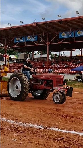 Farmall H pulling #farmall51