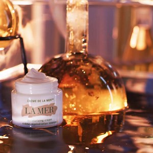 2.9K views · 155 reactions | Welcome to our holiday wish lab. Where the Miracle Broth flows freely and Crème de la Mer is always a just touch away. | La Mer | Facebook