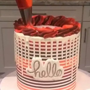 Say "hello" to fall with this buttercream cake by @eatmesweets! ❤️🍁 We love how she used an icing comb to create the different colored stripes! 😍 Find more fall dessert ideas here: http://ow.ly/HpXz50jnAFI | Wilton Cake Decorating