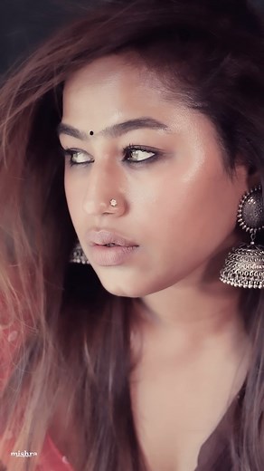9.2K views · 30 reactions | When Less is more: the art of minimal makeup in the summer sun ☀️ just spreading some pure Indian summer glow  Thank you @mishraphotography for aligning this video so beautifully 﫶 #minimalmakeup #summerglow #summermakeup #sweatymess #summerlook #summerandsaree #sareestyling #sareelove #mulcottonsaree #nomakeupmakeup #nomakeupday #makeupbyromma | Makeup by Romma | Facebook