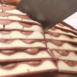 Bolo zebra com chocolate Kinder e uma cobertura incrível :) | Chefclub Brasil