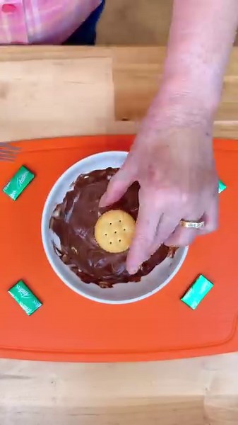 24K views · 204 reactions | Diy girl scout cookies  This original video was produced by Network Media LLC, and Liz & Jeff. #cookies #easyrecipes #baking | Liz & Jeff | Facebook