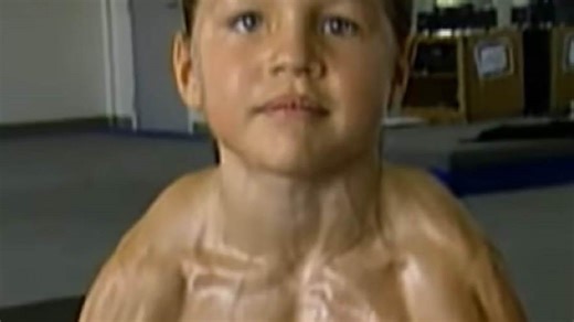 KAKO DANAS IZGLEDA NAJJAČI DEČAK NA SVETU? Sa 8 godina dizao 40 kila, zvali ga "Mali Herkul"