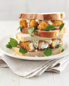 The Ultimate Fish Finger Sandwich recipe 🐟 This fish finger sandwich recipe is delicious as a quick tea or an extravagant lunch, served on your favourite crusty bread with homemade tartare sauce 😋 Ingredients: 2 Hake fillets, skinned (any white fish works such as plaice, sole, haddock or whiting) 1 tbsp plain flour 1 egg beaten with 1tbsp milk 50g slightly stale white bread, crusts removed and roughly torn 1 tsp chopped fresh parsley zest of ½ an Amalfi lemon 2 tbsp sunflower oil For The Tarta