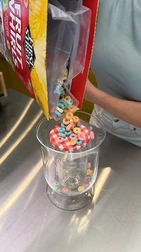 A fun spring craft to brighten up your house! #easy #hacks #diy #spring #flowers | Annie Lynn