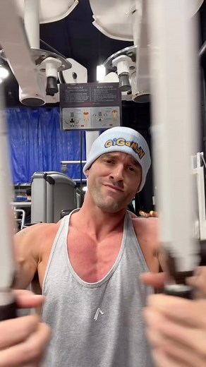 푳풐품풂풏 푪풉풊풕풘풐풐풅 on Instagram: "GIGA GAINS  #gigachad #workout"