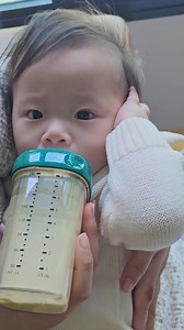 This Lunar New Year, we celebrate the bond between mum and baby💚 Mums can store milk with the elegant emerald green storage lid and effortlessly switch to the feeding collar when it's time for baby’s feeding, making every drop count. 👩🏻‍🍼👨🏻‍🍼​ ​ #Hegen #cherishnaturesgift #expressstorefeed | Hegen
