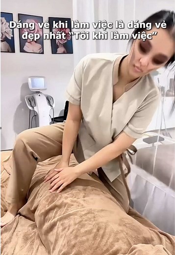 Dáng vẻ khi làm việc là dáng vẻ đẹp nhất 😂 #lotuscare #spatieuhoc #daotaospa #spa #massage
