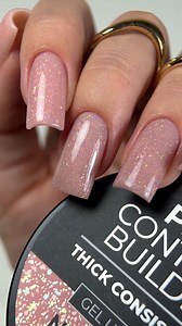 Pro Control Builder Gel w kolorze Neutral Glow to Twój salonowy must-have! 💎⁠ ⁠ Neutralny, beżowo-różowy odcień z delikatną iskrzącą drobiną zapewni elegancki efekt, a formuła „galaretki” pozwoli Ci idealnie kontrolować aplikację bez ryzyka zalanych skórek 💅 ⁠ ⁠ Długie, twarde i wytrzymałe paznokcie? Z tym żelem to proste! 🤗 | PALU Cosmetics