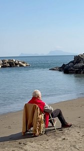 Vita lenta in Naples, Italy 📸 @mojofrancesco #VitaLenta #SlowLife #SlowLiving #Italy | Vita lenta