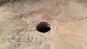 Así es el misterioso “pozo del infierno” que impresiona a los geólogos en Yemen