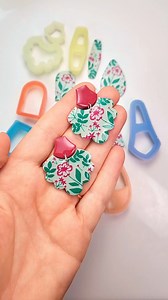 Folks have been asking us for multicolor silk screens for a while and we finally made one! I love all of the different color possibilities with screens like this! We’ll definitely be making more. #polymerclaysilkscreen #hibiscus #jasmine | The Clay Impress