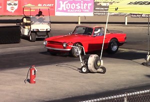 Triumph TR6 Hits the Drag Strip With Nasty 4-Cyl Surprise, Destroys V8 Competition