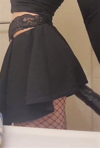 RT @tomiie_x: My Onlyfans is free now. Free sign up. Limited time offer. https://t.co/AAvEQfpivi