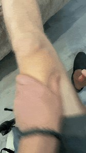 4 Easy Kneecap Stretches to Loosen Up Painful, Locked Knees