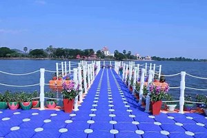 [Hot Item] Modular Floating Dock Plastic Pontoon Bridge Jet Ski Floating Dock Platform Floating Dry Dock for Boat