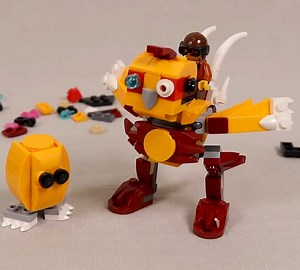 Building a Custom LEGO Mecha Chicken by JK Brickworks https://bit.ly/34rzsi0 | Beyond the Brick
