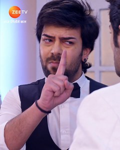 Luthra parivaar ko Arjun ke khilaaf karne ki koshish kar raha hai Prithvi, par kya woh log karenge uski baat par vishwaas? #BhagyaKaKhel #KundaliBhagya #TrendingOnZee Dekho Kahin Bhi Kabhi Bhi #Zee5 App Par: https://zee5.onelink.me/RlQq/twKBZEE5 | ZEE TV