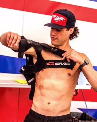 Worn by many racers with shoulder injuries, the SB03 Shoulder Support provides superior compression and support by utilizing the EVS X-Strap Stabilizer and Impact System to keep it firmly in place on the shoulder when riding. @cullinpark #WeAreProtection #bodyprotection #protection #shoulder #shoulderbrace #shouldersupport #shoulderpain #dirtbike #moto #motocross #offroad | EVS Sports