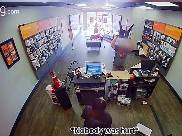 Angry boomer trashes phone store