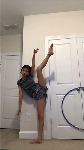Extreme leg flexibility #shorts