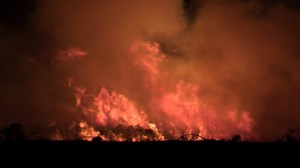 QUINCY LAKES FIRE: Firefighters will remain on scene overnight patrolling fire lines. Level 1 evacuations will also remain in place (all residents have been notified by deputies). Here's a look at some of the conditions firefighters were dealing with tonight. | Source ONE News
