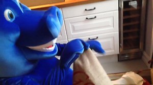 32K views · 342 reactions | Ser dere hva jeg pønsker på i år? Hint: Julenisse – nisse + ku. MO MO MOooo | Stratos | Facebook