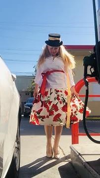 A red rose windy skirt 🌹