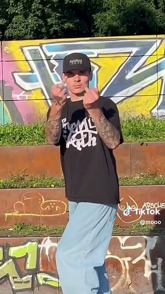 Heftige Pedalo Stunts: Mo zeigt krasse Tricks