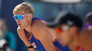 Why did the crowd boo Dutch beach volleyball player Steven van de Velde?