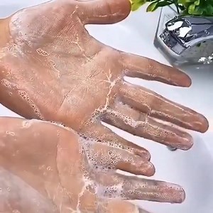 🥳🥳Xà phòng khô đâyyyy, giá chỉ từ #20kkkkk thui😉😉 🎈🎈Luôn luôn giữ bàn tay sạch sẽ thì đã có bé xà phòng rửa tay khô tiện lợi, dễ dàng mang đi mọi nơi🍓🍓 🍊Hướng dẫn sử dụng: ➖Lấy 1 miếng xà phòng để lên tay và bỏ 1 ít nước vào ➖Chà 2 tay lại với nhau, miếng giấy xà phòng sẽ tự tạo bọt và hương thơm ➖Rửa tay lại với nước sạch. Như vậy các babie đã có đôi bàn tay luôn sạch sẽ thơm tho mọi lúc mọi nơi ạ 🥰 🌈 B E L L A S H O P 🌈 🍄 Địa chỉ : Số 405d , Liên tổ 4-5, Đường nguyễn v