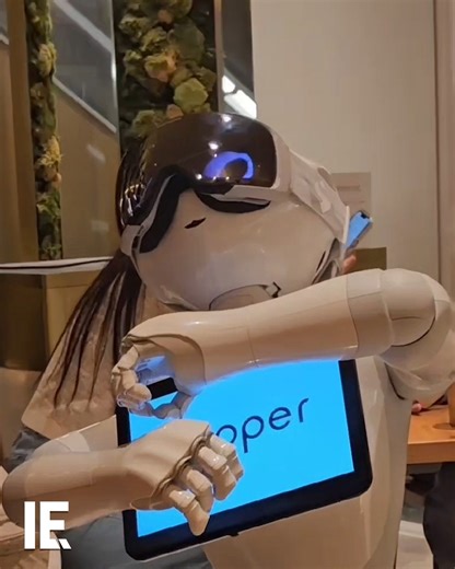 314K views · 1K reactions | What does it see? 樂  stellabossi / IG | Interesting Engineering | Facebook