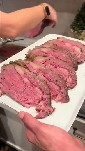 Made prime rib recipe for Christmas and oh my godddddd it did not disappoint 😍 Best prime rib I’ve