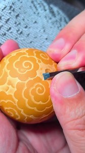 4.5K views | Carving xiangyun patterns — auspicious clouds — into a hulu gourd. A quiet art form rooted in blessings, patience, and deep tradition. #Chineseculture #folkart #traditionalcraft #hulu #gourdcarving #auspiciousclouds #culturalheritage #orientalaesthetics Cr: Douyin rt15148 | Young China | Facebook