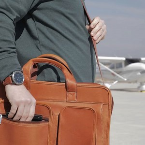 Fits in your flight bag. Belongs in the cockpit. #aera760 Garmin.com/aera760 | Garmin Aviation