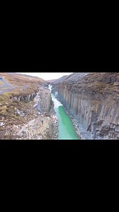 #iceland #islande Road Trip around Iceland : waterfalls, canyon,volcanos, geyser, snow, beautiful landscape ☄️🌋🌸❄️💨☔️☀️🌸 Budget 1 semaine : 550€ 5x4 rental 300€ gazoline 1300€ hôtel avion 330€ aller retour paris | Reunionbysat