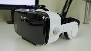 9K views | ️️ Ochelarii VR-Z4 nu sunt niste ochelari obisnuiti! Acestia detin casti audio, iar prin conectarea lor la telefon veti putea intra cu adevarat intr-o alta lume virtuala! Acestia detin lentile wide cu un unghi de 120 de grade adjustabile dupa preferinte pentru a reda cea mai buna imagine! ☑️Comandati aici la doar 197 lei: https://goo.gl/MZuTyo | Techstar | Facebook