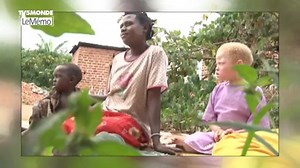 En mai dernier, Ramata Diarra, une petite fille albinos de cinq ans est enlevée, éventrée et décapitée au Mali. Le chanteur Salif Keita, lui-même albinos, lui rend hommage dans son dernier album : "Un autre blanc" Plus d'infos >> http://tv5m.tv/bewup | TV5MONDE