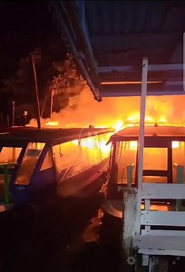 Fire destroys passenger boats moored at the Vreedenhoop Stelling last evening. 13 boats were completely destroyed and 7 more badly damaged. The cause of the fire is not yet known. However, arson is suspected. Video: Nessa Kumar www.guyanasouthamerica.gy | Guyana, South America