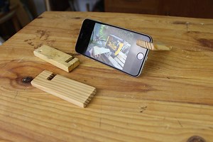 Voici la vidéo "version courte" de mon dernier petit projet en bois (A mettre en HD). Vous souhaitez apprendre à fabriquer simplement un support pour téléphone ou tablette, à partir d'une planche de palette ? Alors rendez-vous sur mon tutoriel gratuit étape par étape: https://www.youtube.com/watch?v=_N2LE39D0yc | Dimitri Elledge YouTube