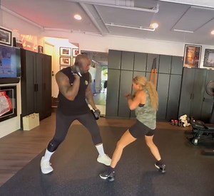 Footage of Kate Abdo on the Pads 🥊 [Via - @MalikKingScott on IG] #Boxing | Combat Sports UK