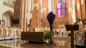 29K views · 278 reactions | Dziś Wielki Czwartek — początek Triduum Paschalnego. Upamiętnia ustanowienie Eucharystii i sakramentu kapłaństwa. Przed południem w kościołach katedralnych odprawione zostaną uroczyste Msze krzyżma. https://tinyurl.com/4m9aw5wt | TVP3 Szczecin | Facebook